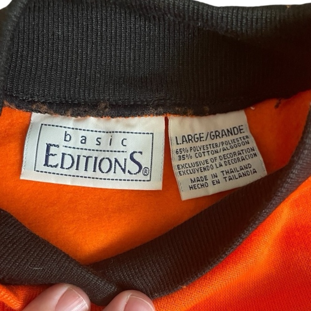 Halloween Trick-Or-Treat vintage Embroidered Grandmacore Sweatshirt Unisex Large - Picture 5 of 5
